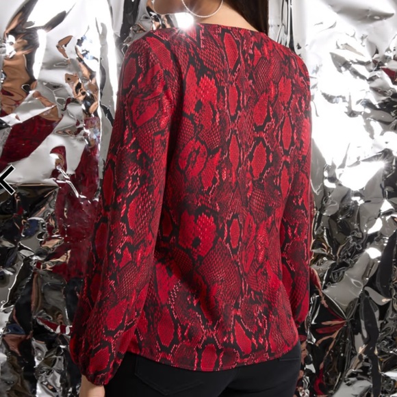 NY&C • Snake Print Long Sleeve Blouse - Picture 2 of 2